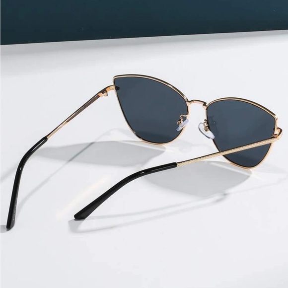 Sunglasses - Picture 5 of 6